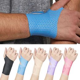 Wrist Support 1PCS Adjustable Wristbands Safety Wrist Support Bracer Gym Sports Wristband Carpal Protector Breathable Injury Wrap Band Strap YQ240131