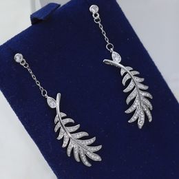 Designer Luxury Asian Gold and Silver Needle Earrings Famous French Brand Classic Hollow Feather Electroplated 18K Gold Women Charm Jewellery Girl Fashion Gift