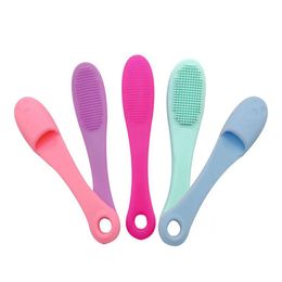 Makeup cleaning tool Soft rubber finger wash face brush nose wing and nose cleaning brush Pore face brush Soft bristled cleansing brush Clean the blackhead remover