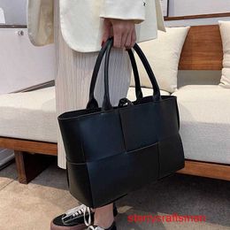 Botte Venetas Arco Tote Bags Genuine Leather Handbags Large Capacity Woven Handheld Bag for Women 2024 New High Quality One Shoulder Underarm Bag FashionHB with logo