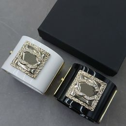 Neues Luxusdesigner Gold Diamond Armband für Frauen Handgelenk Band Weiß schwarz