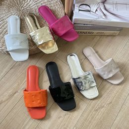 Solid Vintage Flower Embossed Slipper Revival Flat Mules 2024 Calf Leather Slides Brand Sandals WATERFRONT Flats Square Toe Metallic Gold Silver Flip Flops