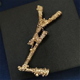 Luxury Fashion Designer Men Womens Brooch Pins Brand Gold Letter Brooch Pin Suit Dress Pins For Lady Specifications Designer Jewelry 4*7CM With box