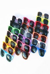 2018 sell 20pcs Whole classic plastic sunglasses retro vintage square sun glasses for women men adults kids mix colors8486448