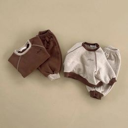 Winter Baby Fleece Sweatshirt Set Infant Boy Girl Letter Casual Tops Pants 2pcs Suit Kids Plus Velvet Thicken Warm Outfits 240226