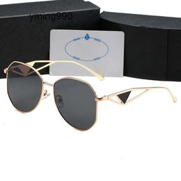 Outdoor praddas pada prd Designer Sunglass Fashion Sunglasses Classic Brand Triangular Women Men Sun glass Gole Adumbral 6 Colour Option Eyeglasses Beach OLRY HS8C