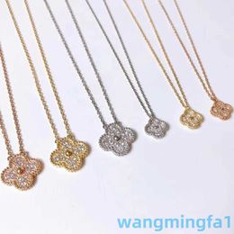 2024 Designer furgoni a quattro foglie 925 puro argento placcato oro rosa 18 carati Lucky Clover collana piena di diamanti da donna Mini piccola catena folla