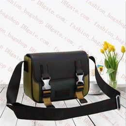 Luxury designers Mens Shoulder bags Classic Brand Men Women messenger bags Leather cross body bag Hasp school bookbag should crossbody Purse sacoche