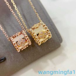 2024 Designer vans Four-leaf Clover Four Leaf Grass Kaleidoscope Necklace Gold 18k Net Red Clawbone Chain Womens Advanced Colourless