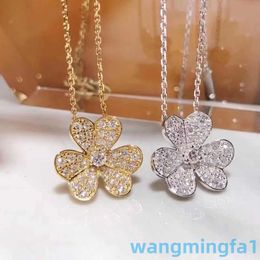 2024 Designer vans Four-leaf v Lucky Clover Necklace Womens Thickened 18k Rose Gold Full Diamond Petal Flower