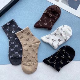 Top designer soft cotton breathable khaki white black brown gray casual comfortable sports letter socks 5-piece box suitable for both men and women Hosiery