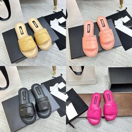 top quality Casual Shoes Designer Fashion Women Sandals Leather Metallic Straw Thick Bottom Slippers Chain Decoration Hot Style with Box 35-42 10A