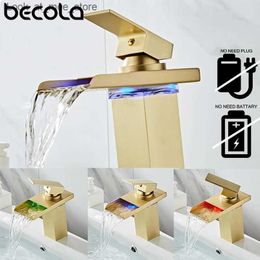 Bathroom Sink Faucets New Basin Faucet Waterfall LED3Color Glass Outlet Bathroom Battery Powered Basin Mixer Tap Chrome Deck Mounted Hot Cold Tap Q240301