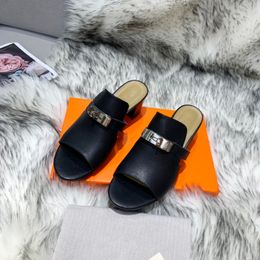 Nuovi top designer sandali femminili sandali maciti panlifori muli tacchi estivi sexy tacchi alti pantofole spesse pannelli a spina di pesce sandali da donna