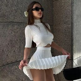 Knitted leather two-piece set for womens ultra-thin short sleeved cut top high waisted sexy mini pleated leather set fashionable and elegant party 240301