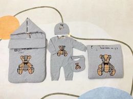 Designer Baby onesie, Bib burp Clothing Set Baby Tights Luxury Jumpsuit Cotton Jumpsuit Boys and Girls Jumpsuit Baby Quilt 5PCS R46