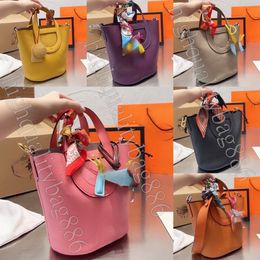 High quality designer bag the tote bag women fashionable Bucket bag Handbag Gold buckle open and close Calf leather basket bag Pig nose bag Handbag