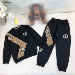 New baby tracksuits Long sleeved kids hoodie set Size 90-150 CM Folded plaid splicing child pullover and full letter printed pants 24Feb20