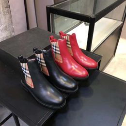 Sapatos de grife, botas, botas de renda gigantes, calçados esportivos femininos de cano alto e baixo, botas curtas de couro de bezerro preto rosa laranja, sapatos respiráveis de cano baixo, botas para atividades ao ar livre