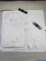 Designer Baby onesie, Bib burp Clothing Set Baby Tights Luxury Jumpsuit Cotton Jumpsuit Boys and Girls Jumpsuit Baby Quilt 5PCS R6