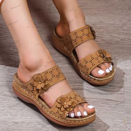 Slippers Fashion Flower Wedges Slippers for Women Summer Casual Slip On Platform Sandals Woman Comfortable Non Slip Flip Flops Plus Size T240302