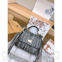 Popular Retro Gift Crossbody Designer Bag Card Holder Backpacks Tote Bags Designer Women Bag Discount Handbags Leather