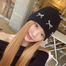 Ins Korean Niche Design Pearl Bow Knitted Womens Hats Autumn and Winter Warm Fashionable Foreign Versatile Beanies Caps 240223