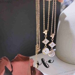 Necklaces Fashion Pendant Luxury Designer Necklace Choker Chain 18K Gold Plated Rose Stainless Flower Letter Pendants Statement Jewelry X163 240302