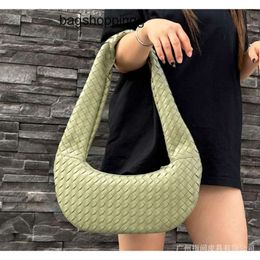 Style Capacity Cassette Woven Designer Shoulder Bag Texture Trend Women Large Purse One Bags Armpit Wrist Vbottega Soft Leather Fashion Moon W0PF