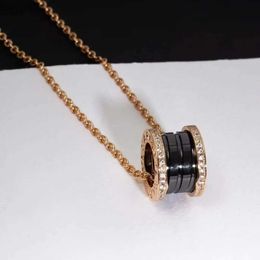 Necklaces 2024Bulgarilies Pendant Ceramic Necklace 18k Rose Gold Spring Charity Size Waist V Lock Bone Chain Holiday Gifts jewlery designer womenQ12 240302