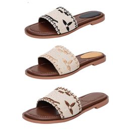 Sandals Designer Flat Luxury Slippers Womens Embroider Sandal Fashion brown black white flip flop Letter Slipper for Women Summer Beach Slide Ladies Low Heel Shoes