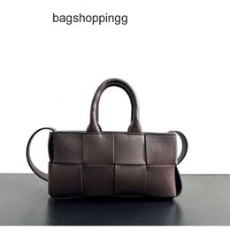 New Womens Arco Tote Totes Woven Commuter Designer Small Bag Large Capacity Botegass Leather Bags Handbag Simple Venetass Texture 2024 Handbags 0GW3