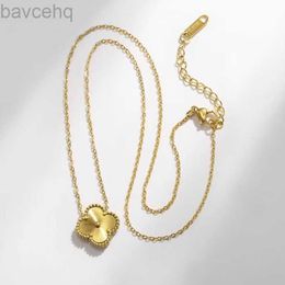 Designer Pendant Necklaces Brand Luxury Necklace Single Flower Four-leaf Clover Cleef Shell Fashion 18K Gold Titanium Jewellery 240302