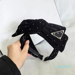 Black Leather Sponge Vintage Fashion Gifts Hairband Classic Designer Brand Headwear Winter Women Face Washing and Makeup Headband Hair Clip