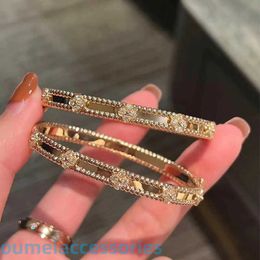 2024 Jewellery Designer Vanl Cleefl Arpelsbracelet Charm Cnc Narrow Kaleidoscope Plated with 18k Rose Gold Fashionable Niche Full Diamond Clover Bracelet