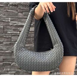 Style Capacity Cassette Woven Designer Shoulder Bag Texture Trend Women Large Purse One Bags Armpit Wrist Vbottega Soft Leather Fashion Moon PMI2