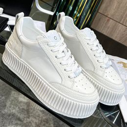 2024 feminino primavera e outono unisex fundo grosso cor misturada sapatos casuais de couro rendas até respirável tênis tênis para mulher design tamanho 35-40