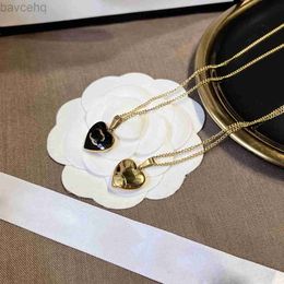 Luxury Pendant Necklaces Brand Letter Necklace Heart Designed Long Chain 18k Gold Plated Designer Jewellery Exquisite Accessories Couple Gifts Without Box 240302