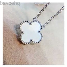 Necklaces 2024 Pendant Classic Four Leaf Clover Pendants Mother-of-Pearl Stainless Plated 18K Girl Valentines Mothers Day Engagement Jewelry-Gift wholesale Q5 2432