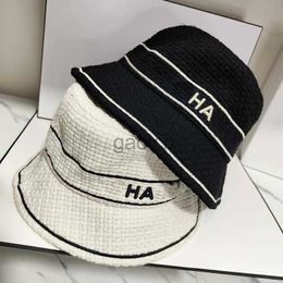 Brim Wide Hats Bucket Luxury Designer Black Baseball Caps White Woven Womens Fashion Fishers Hat Autumn Fedora Sun C 240302