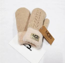 Designer Autunno e Inverno Caldo Peluche Antivento Guanti a cinque dita Pelliccia Integrata Plus Velluto Scamosciato Antiscivolo Ciclismo Lettera Guanti di marca Sci