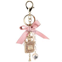 Key Rings Imitation Pearl Perfume Keychain Car Key Ring Women Bag Accessories Cute Bow Key Creative G1019 240303