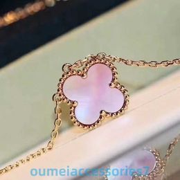 2024 Jewellery Designer Brand Vanl Cleefl Arpelsnecklaces 925 Sterling Silver Pink Shell Clover Necklace Plated 18k Gold Natural Powder Lucky Grass with Collar