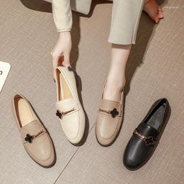 Casual Shoes Flower Metal Belt Loafers Shallow Mouth Round Toe Moccasins Sewing Solid Preppy Student Chunky Heel Flats Pu Leather Women