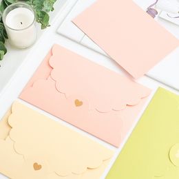 17.4*11 cm Small gratulationskort Namn Kort Kuvert Hot Stamping Pearlescent Love Letter Kraft Paper Mini Enveles HZ122