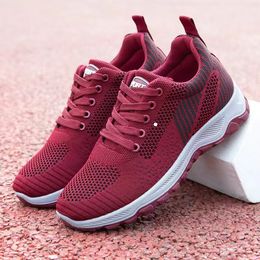 Soft sports running shoes with breathable women balck white womans 01012010