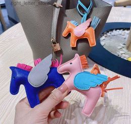 Keychains Keychains Luxury Angel Wings Horse Shape Keychain Ladies Mini Pony Rodeo Bag Accessories Ornament T230727 240303