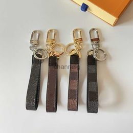 Key Rings Luxury Cut Keychain Men Key Ring Brand Designer Gift Box Women Car Keychains Leather 4 Colours 240303