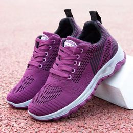 Soft sports running shoes with breathable women balck white womans 012554