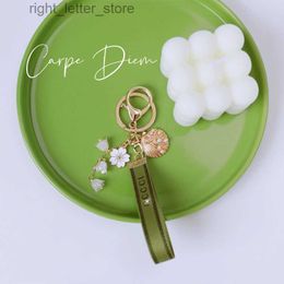 Keychains Trendy Keychain Luxury Designer Keys Key Buckle Classic Letter Fabric Pearls Styles High Keychains Ornaments 240303